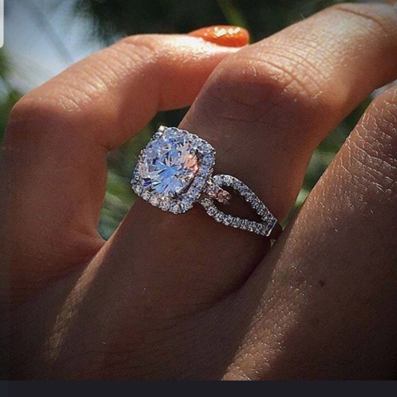 Jewelry - 💍💍BEAUTIFUL!! White Sapphire White Gold plated ring💍💍